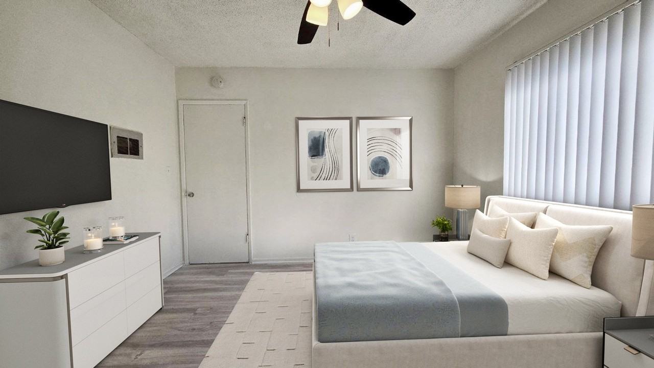 110 S Michigan Ave #6 - Photo 3 of 4