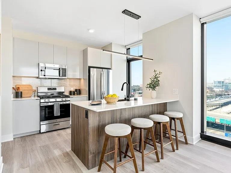 1129 W Van Buren St - Photo 3 of 16