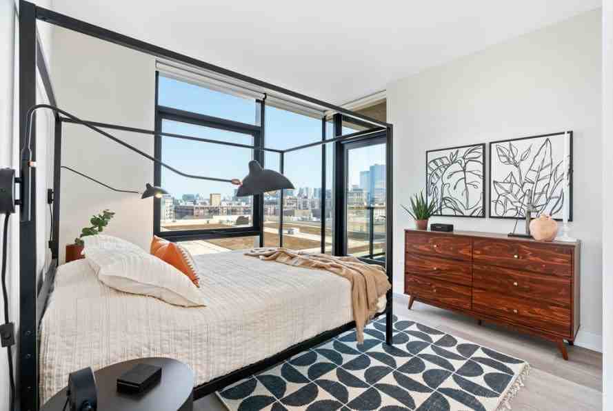 1129 W Van Buren St - Photo 5 of 16