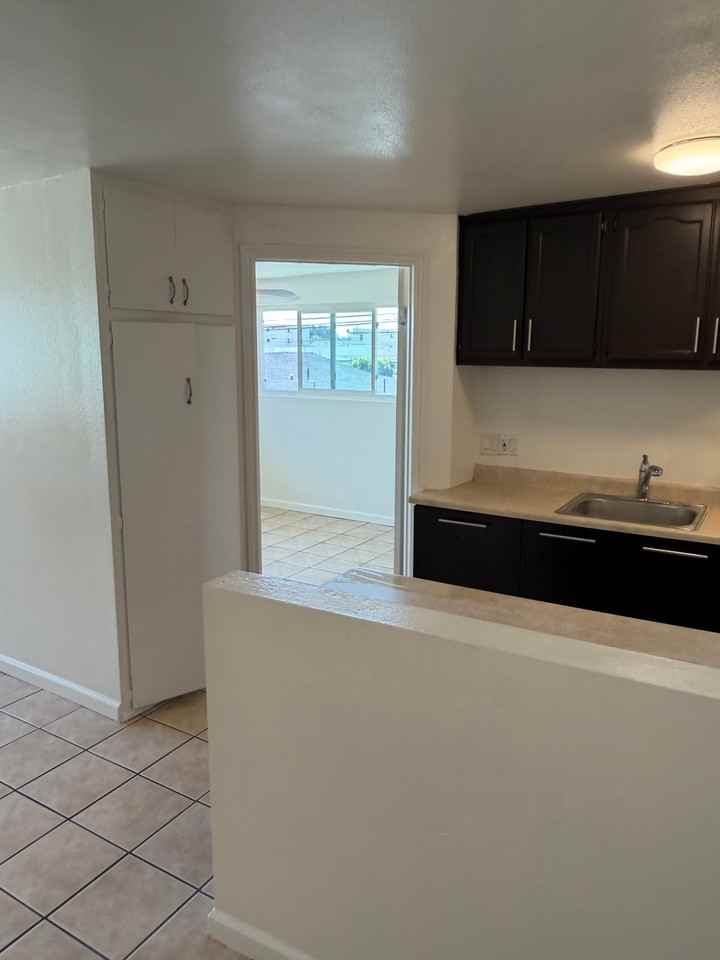 12940 Prairie Ave #C - Photo 4 of 9