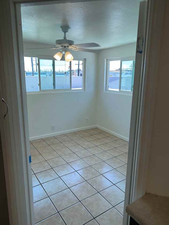 12940 Prairie Ave #C - Photo 7 of 9