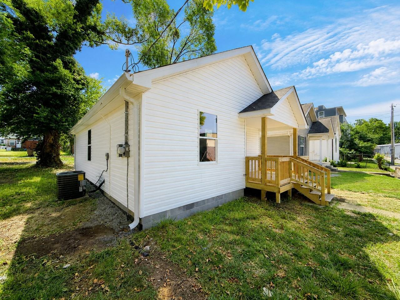 1808 Cephas St - Photo 2 of 18