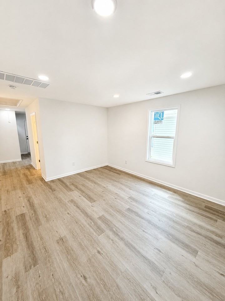 1808 Cephas St - Photo 3 of 18