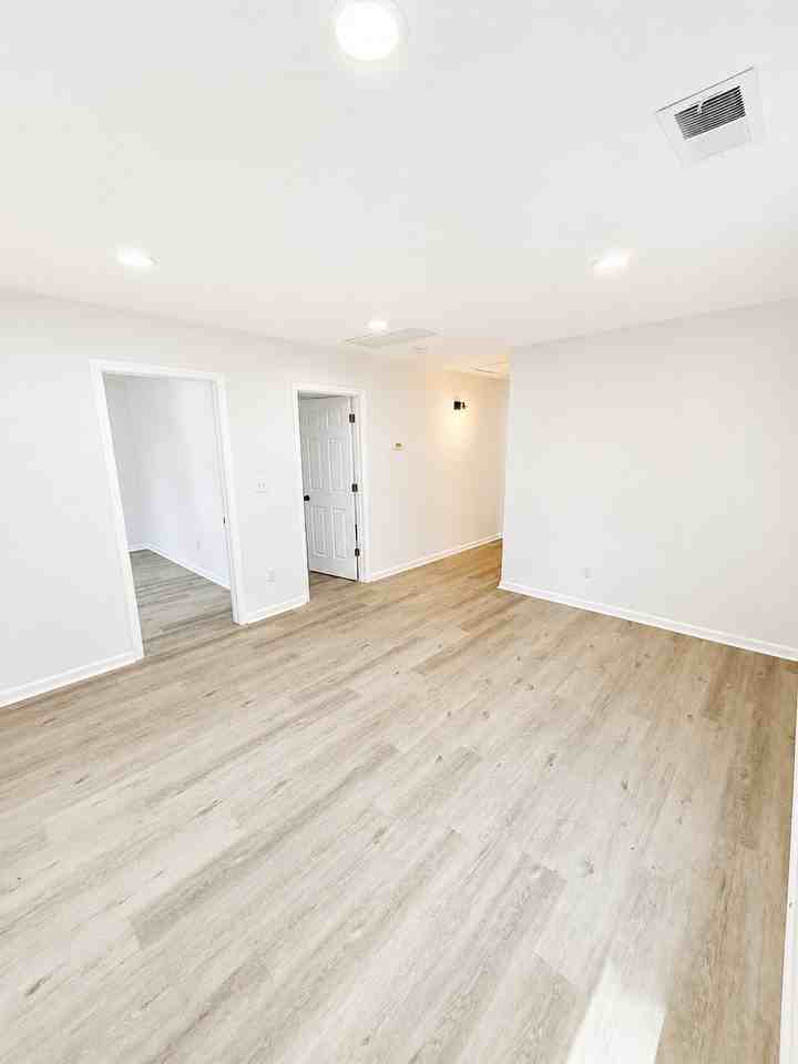 1808 Cephas St - Photo 4 of 18