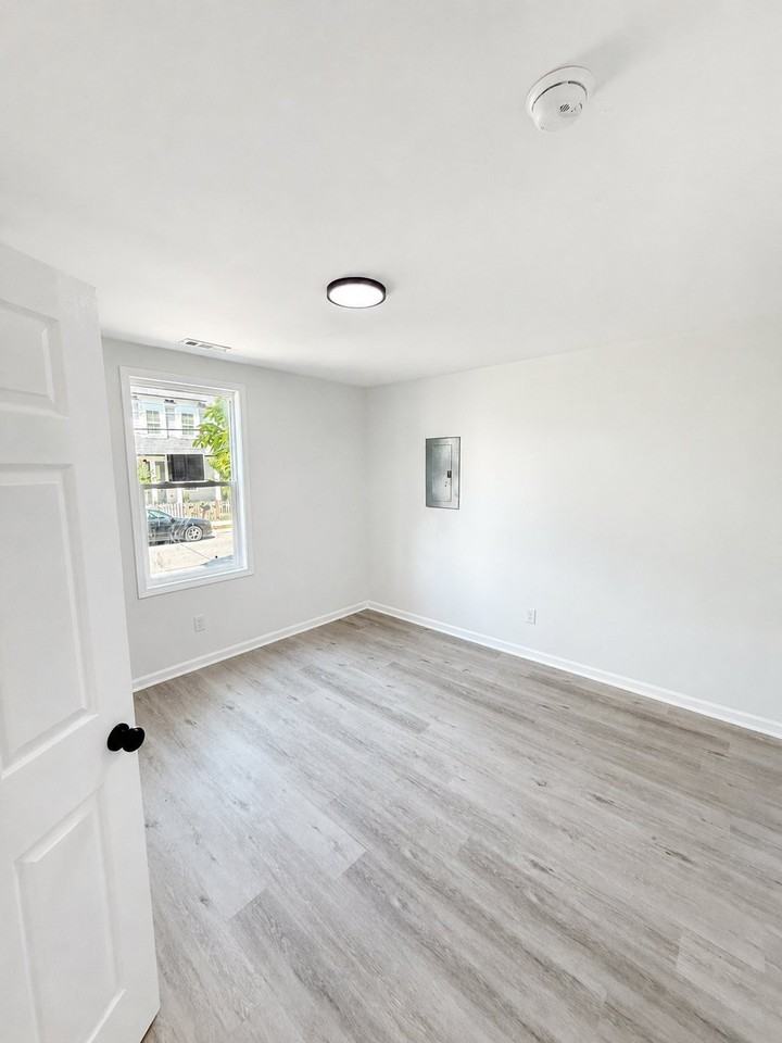 1808 Cephas St - Photo 5 of 18
