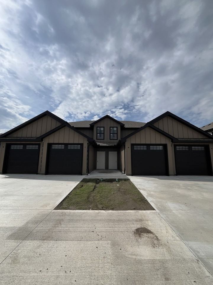 358 Se 85th Rd #B - Photo 2 of 2