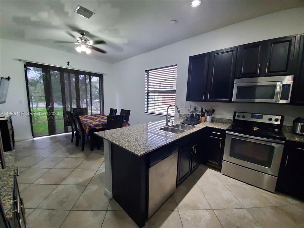 9194 Sw 36th St - Photo 4 of 15