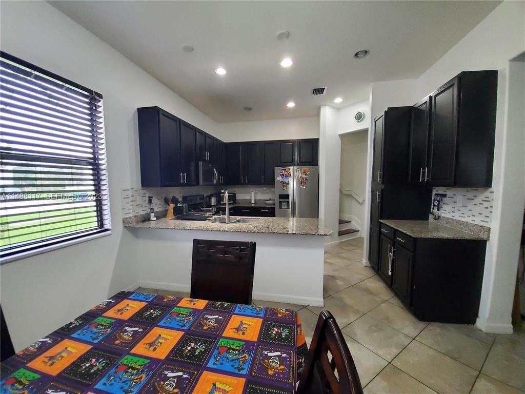 9194 Sw 36th St - Photo 5 of 15