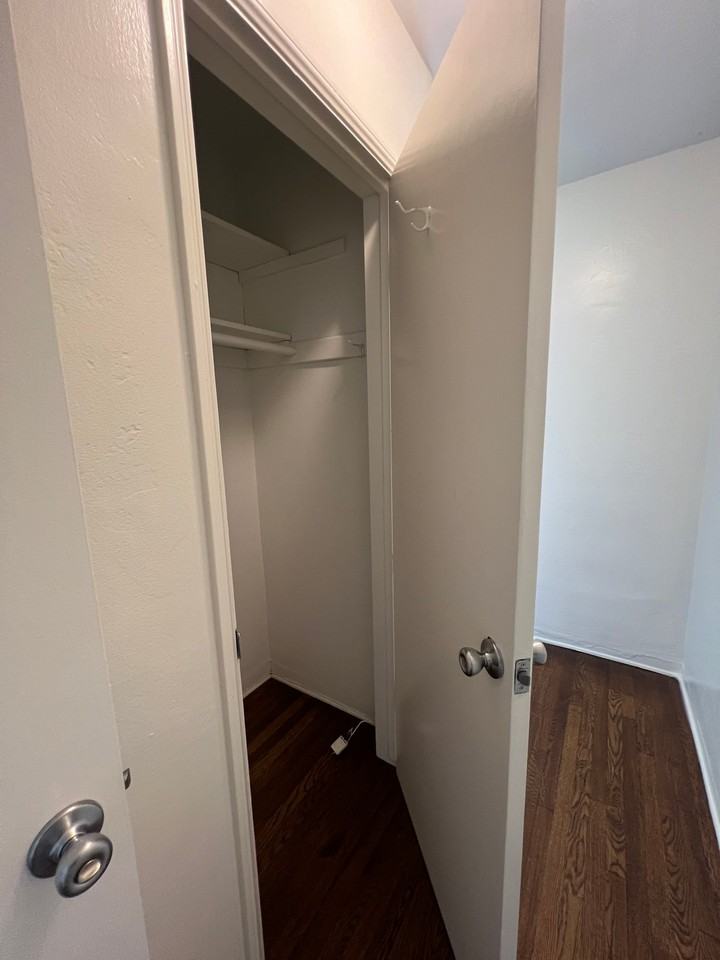 722 E Carson St #4 - Photo 6 of 12
