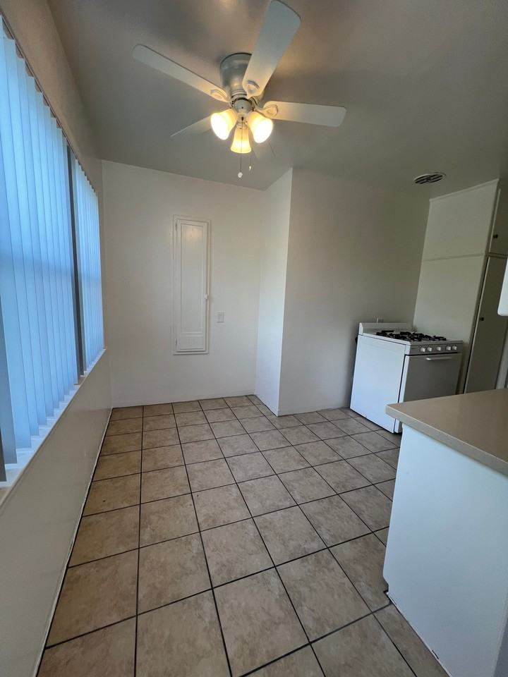 722 E Carson St #4 - Photo 7 of 12