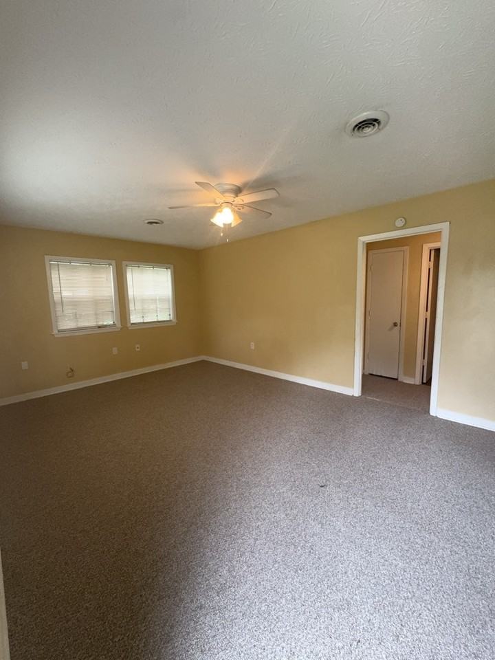 346 Mason Boulevard - Photo 3 of 11