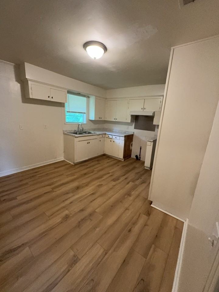 1513 Maria Drive - Photo 3 of 15