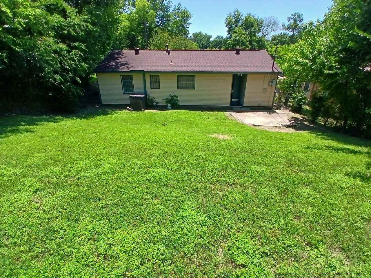 2557 Talco Dr - Photo 3 of 26