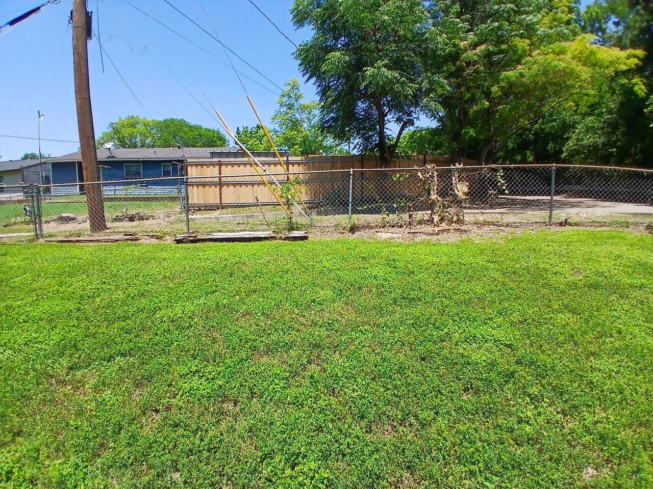 2557 Talco Dr - Photo 4 of 26