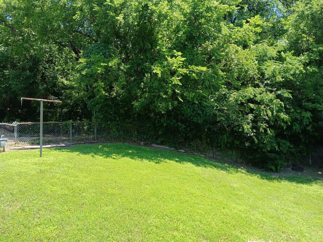 2557 Talco Dr - Photo 5 of 26