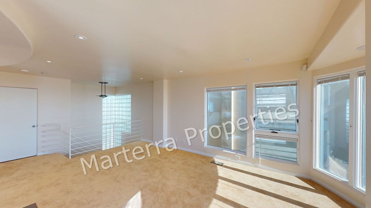 3604 Manhattan Ave - Photo 6 of 33