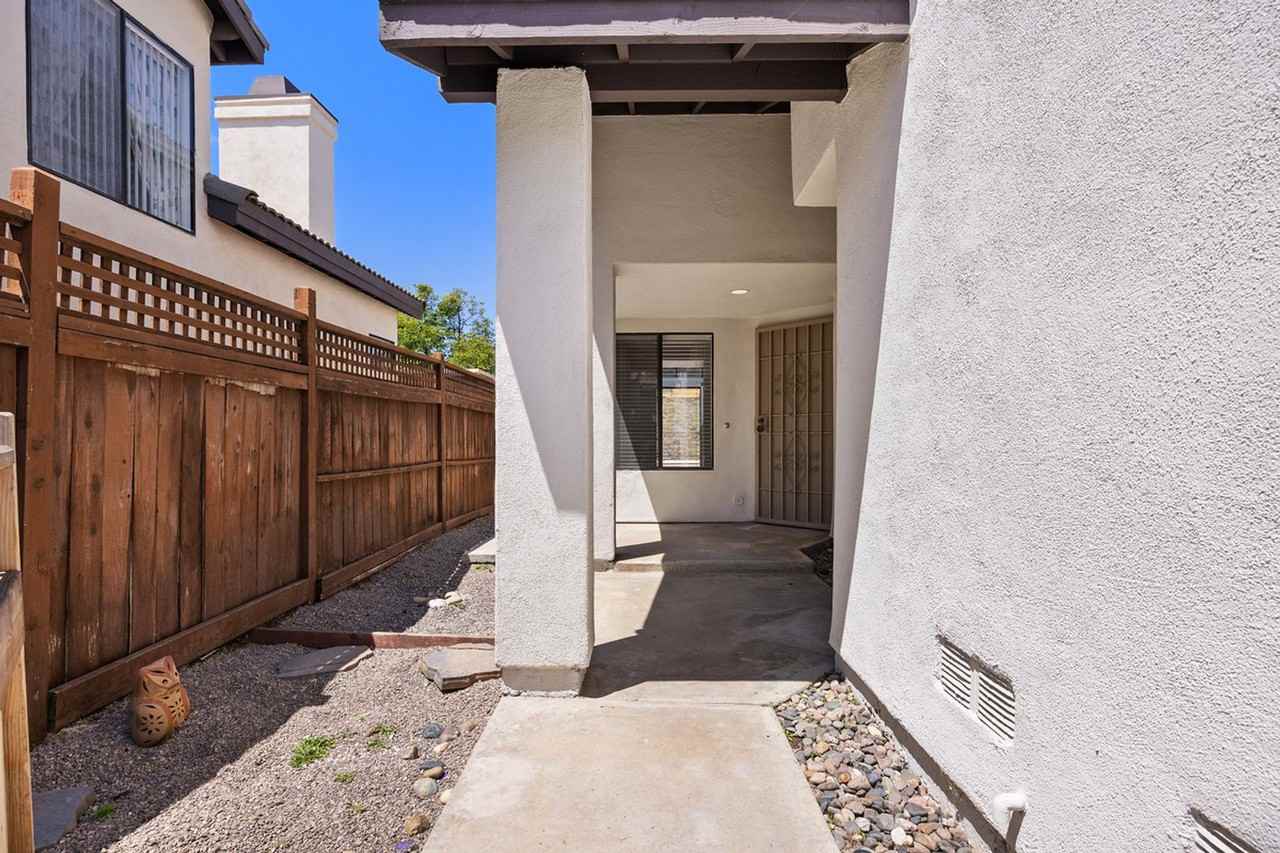 6077 Caminito Del Oeste - Photo 3 of 35
