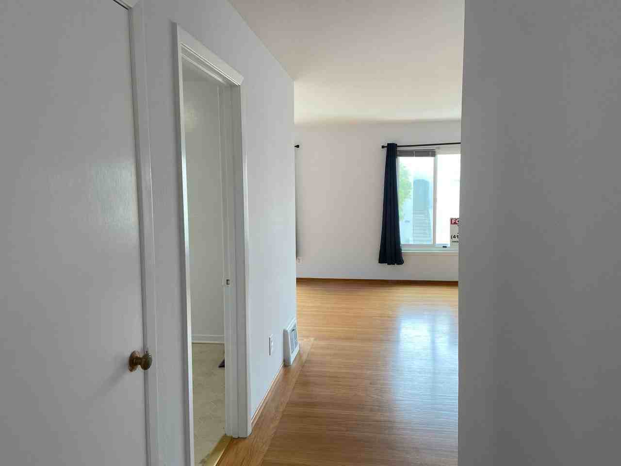 1st Floor 2Bd / 1Ba  Flat With Garage Parking - Photo 3 of 16