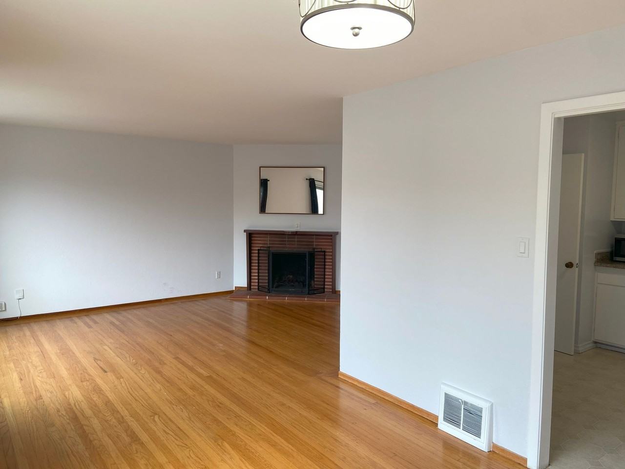 1st Floor 2Bd / 1Ba  Flat With Garage Parking - Photo 6 of 16