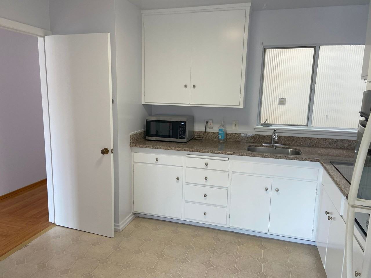 1st Floor 2Bd / 1Ba  Flat With Garage Parking - Photo 7 of 16