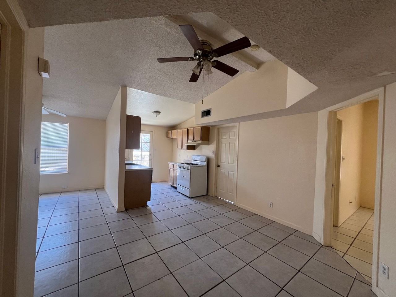 1002 Green Lilac Cir - Photo 3 of 12