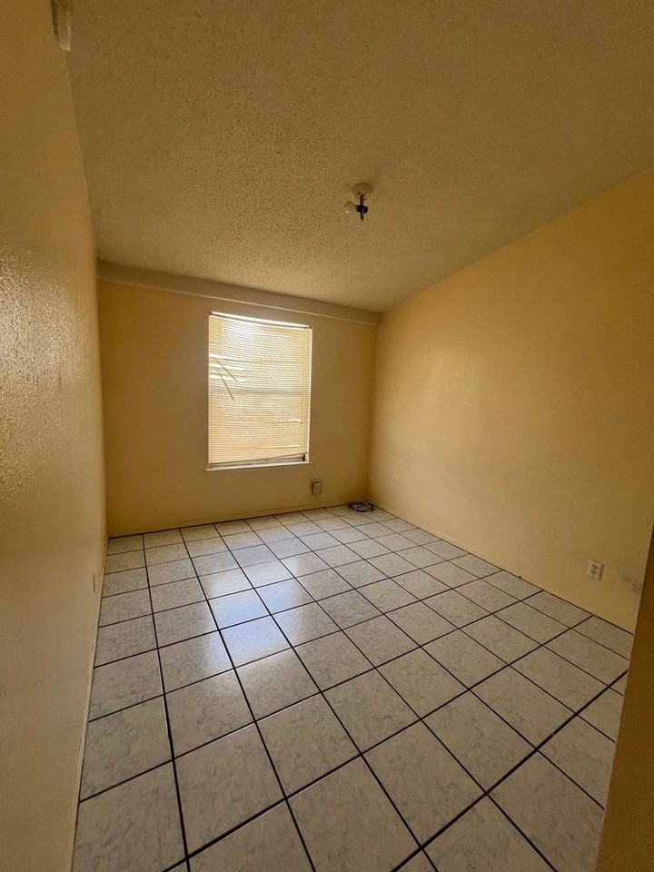 1002 Green Lilac Cir - Photo 6 of 12