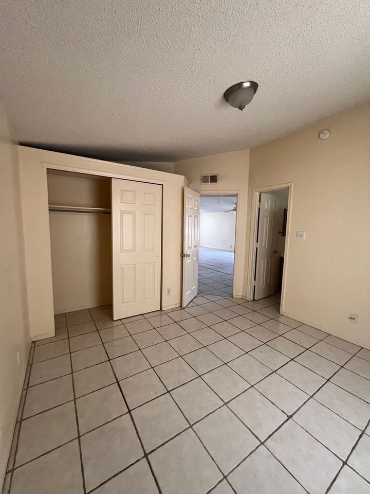 1002 Green Lilac Cir - Photo 7 of 12