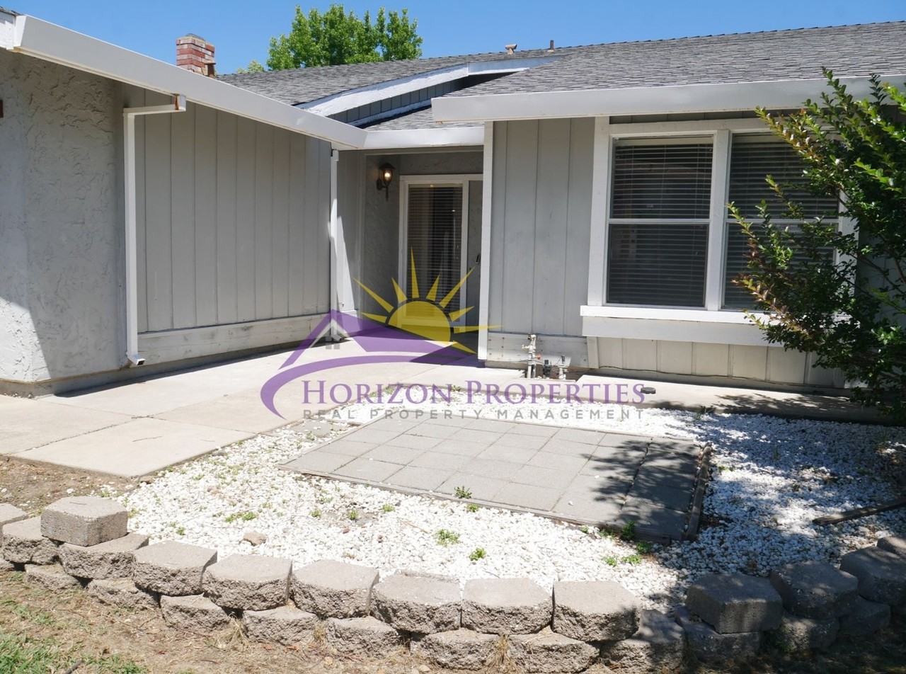 1650 Klamath River Dr - Photo 2 of 28