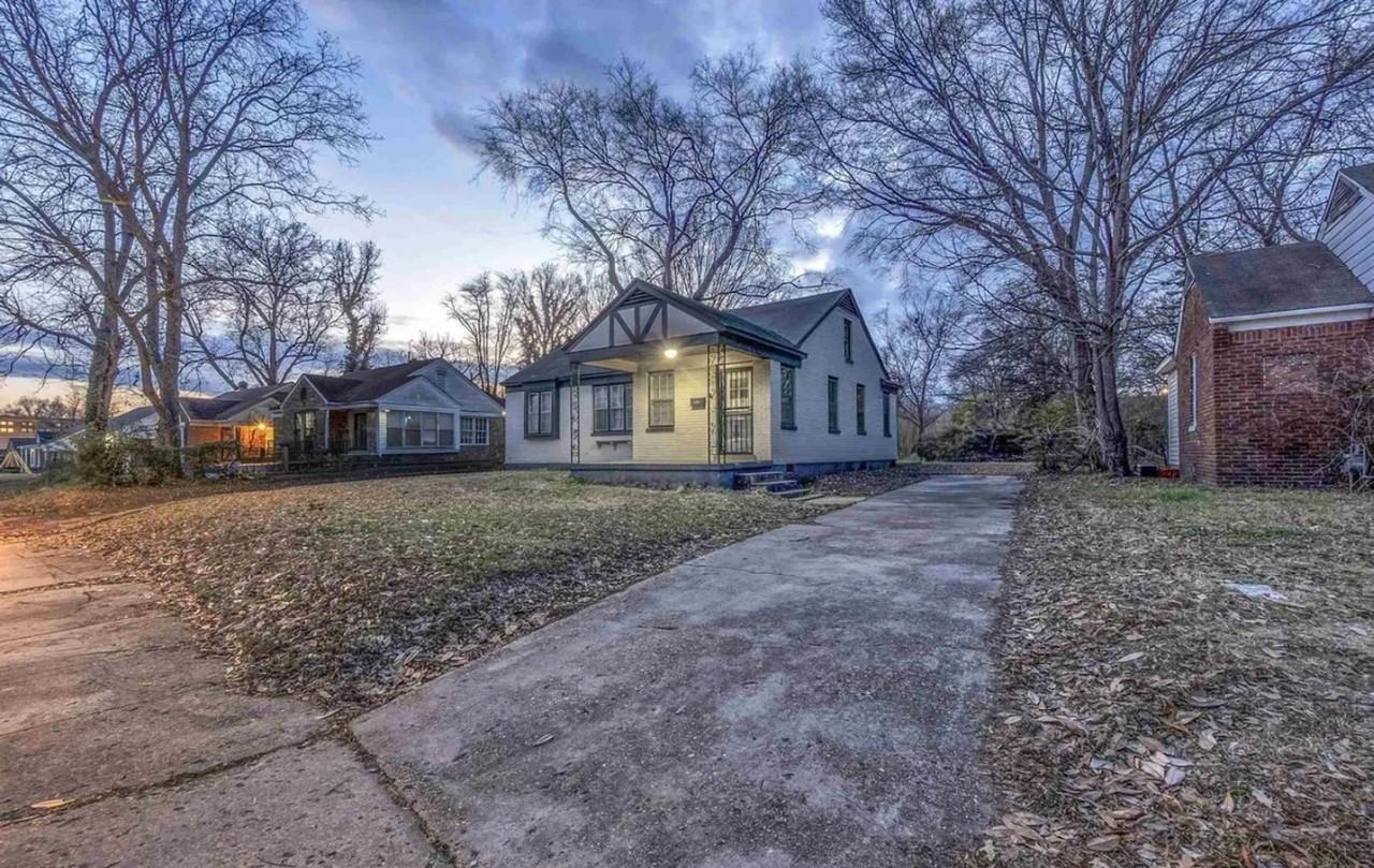 1017 Gordon St - Photo 2 of 10