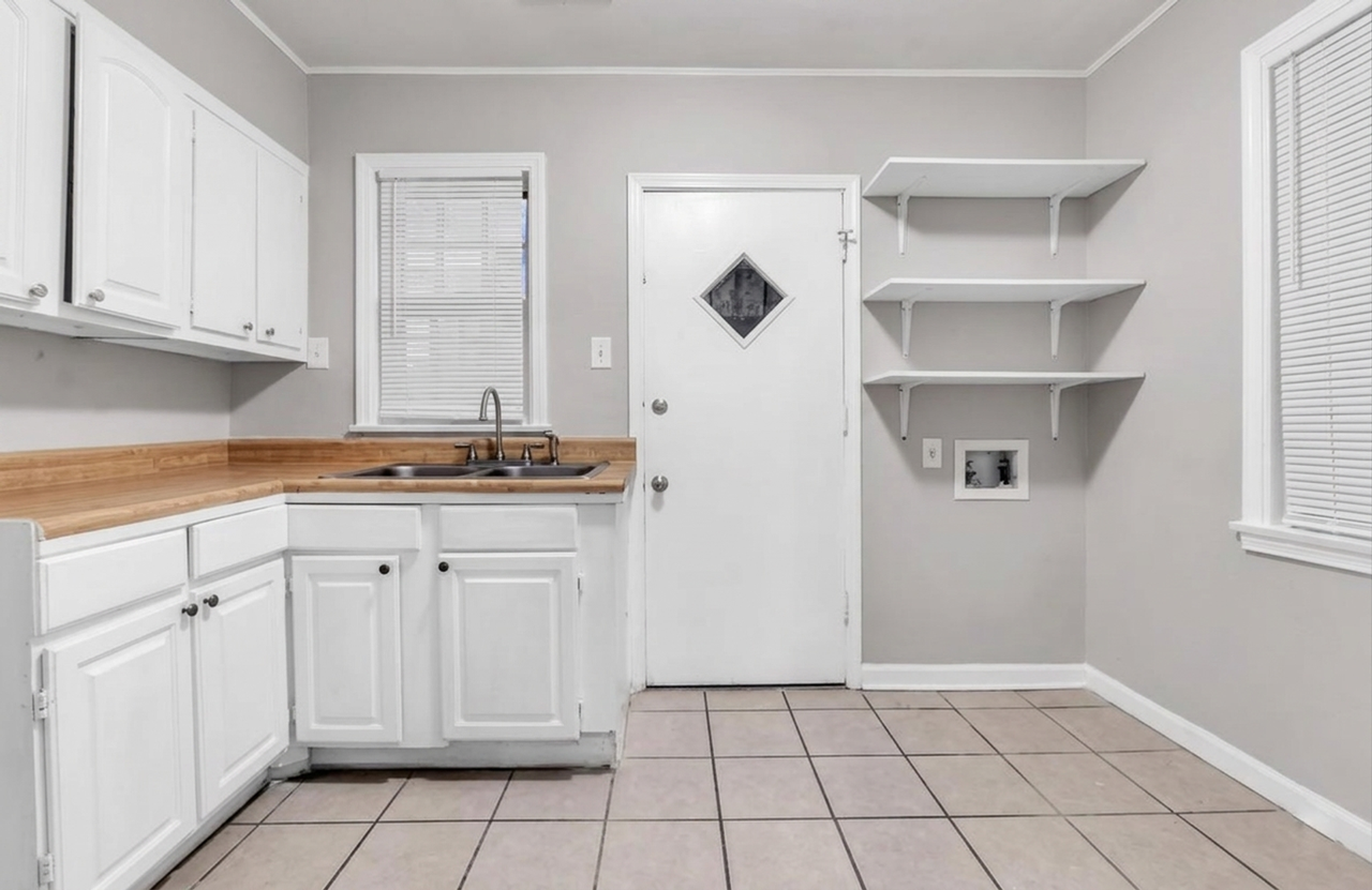 1017 Gordon St - Photo 4 of 10