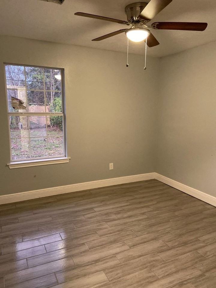 3031 Groton Dr - Photo 2 of 10