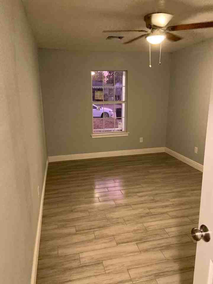 3031 Groton Dr - Photo 4 of 10
