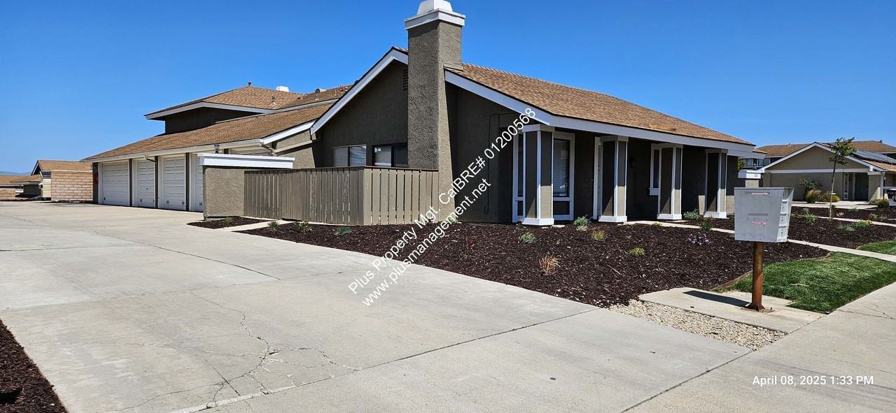 1153 E Foster Rd #A - Photo 2 of 33