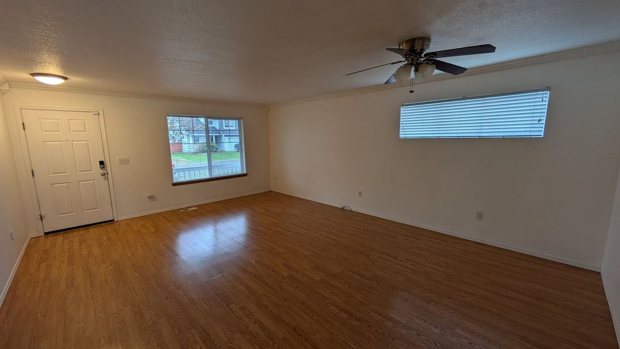 15310 105th Ave Se - Photo 3 of 16