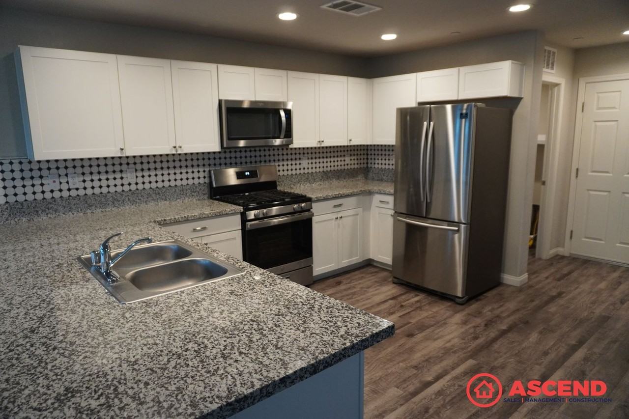 9803 Heather Meadows Dr - Photo 3 of 17