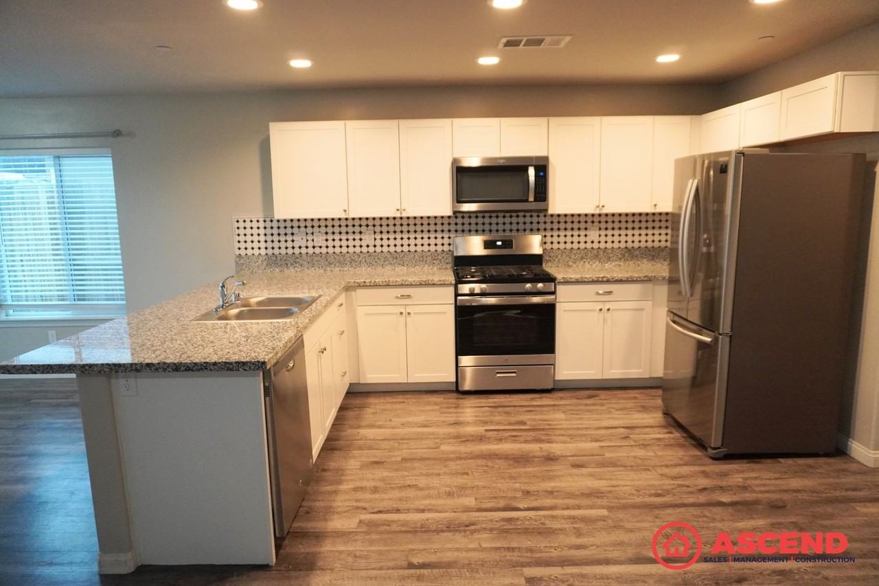 9803 Heather Meadows Dr - Photo 4 of 17