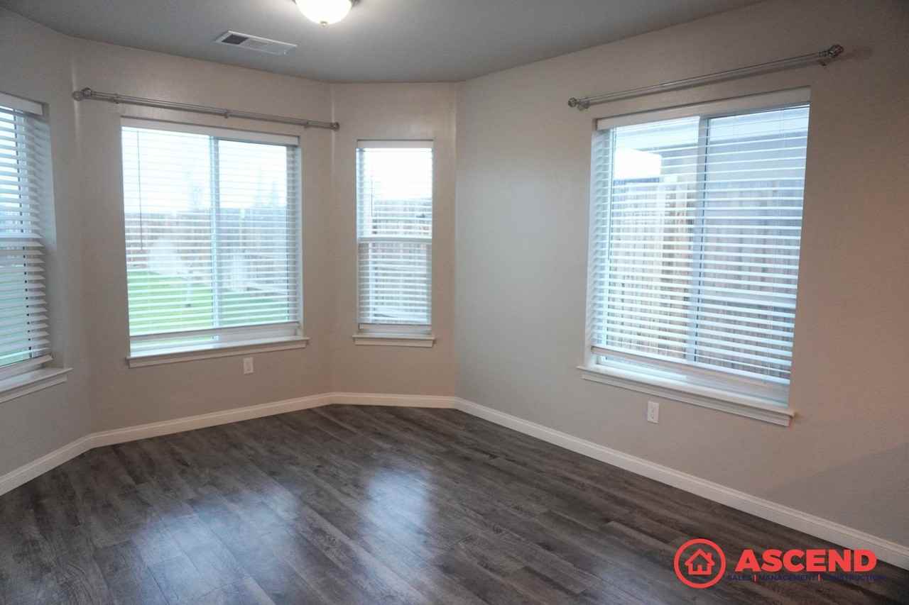 9803 Heather Meadows Dr - Photo 5 of 17