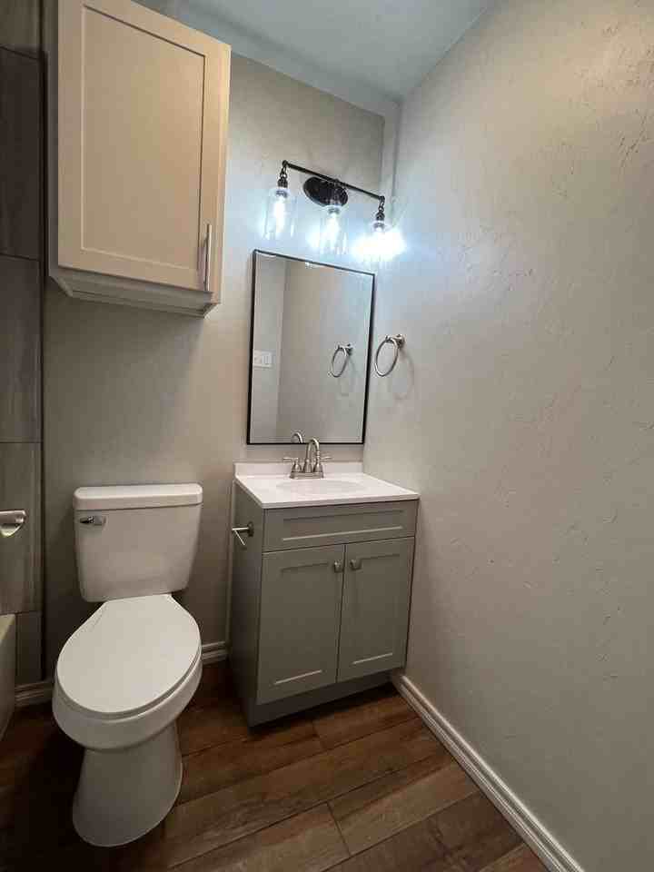 5813 Nw Elm Ave - Photo 2 of 15
