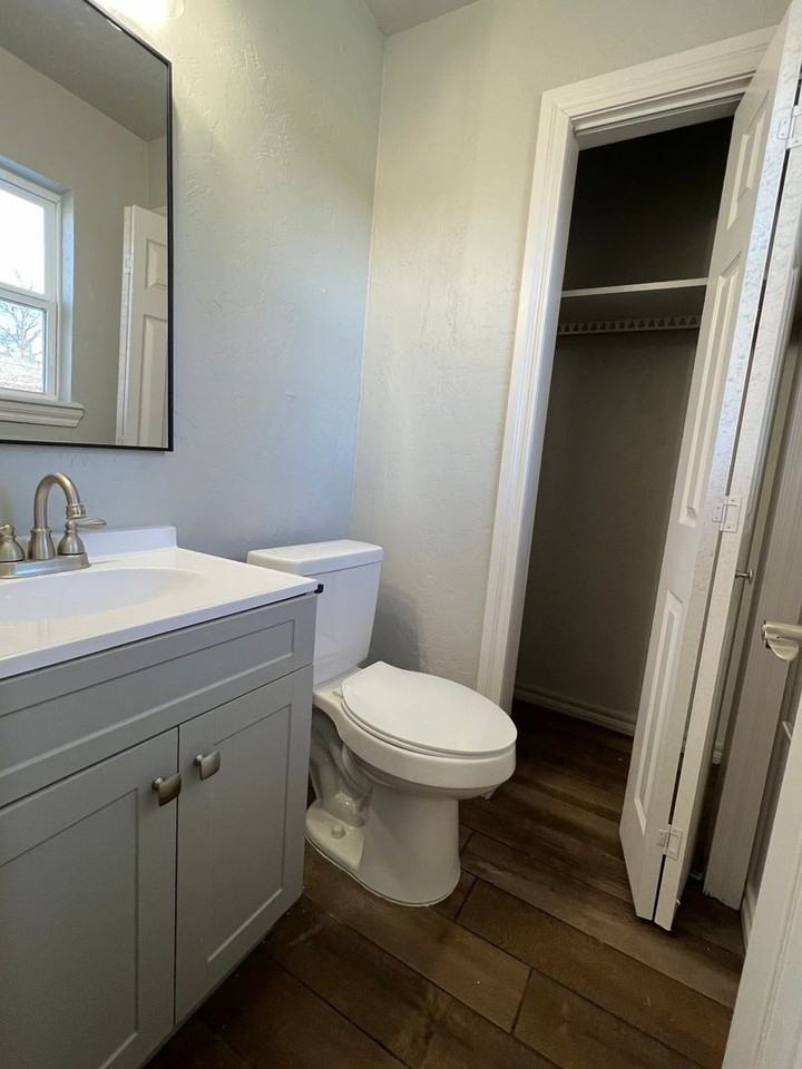 5813 Nw Elm Ave - Photo 4 of 15