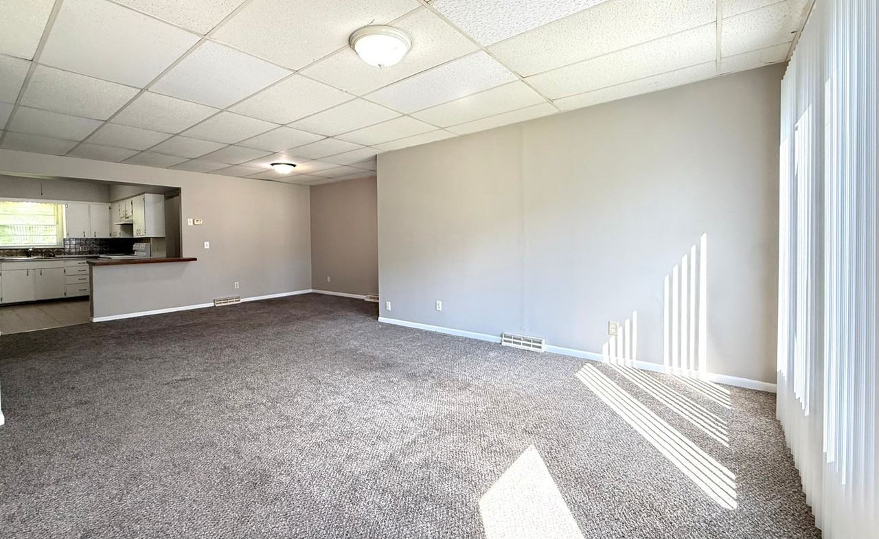 422 Franklin Ave - Photo 3 of 15