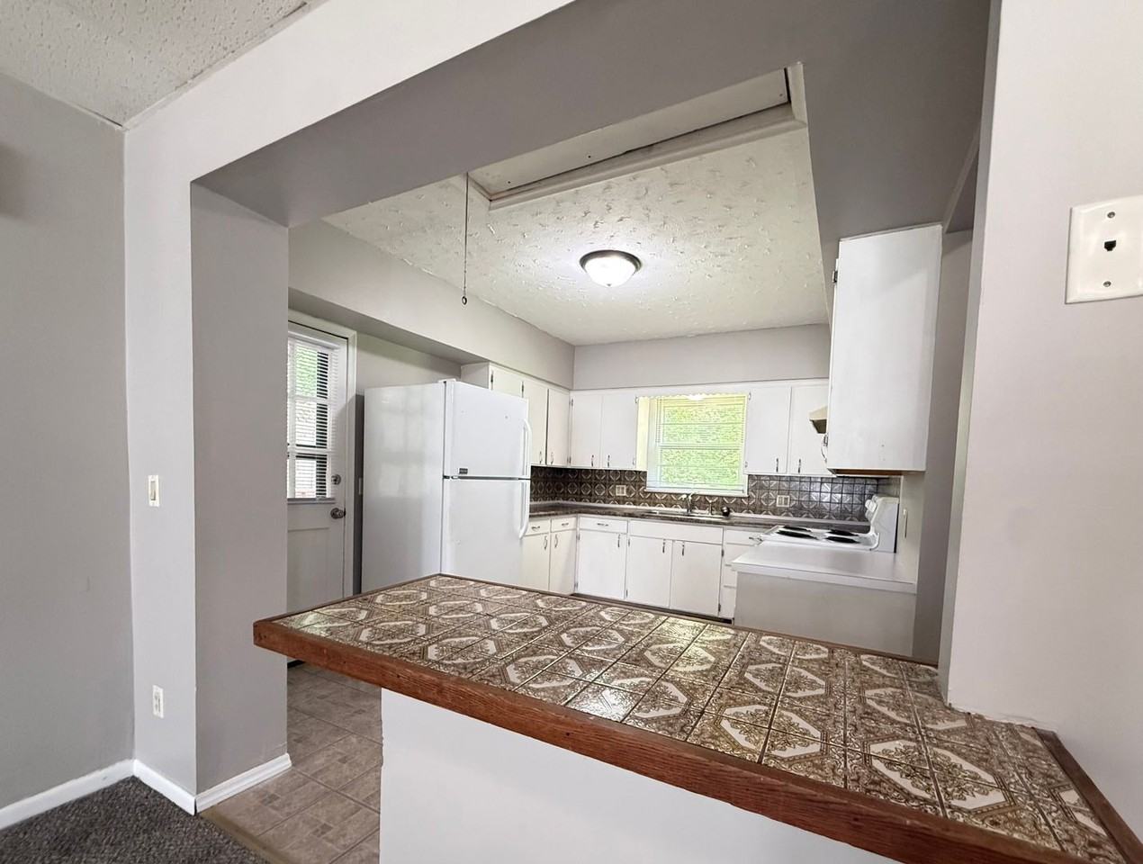 422 Franklin Ave - Photo 4 of 15