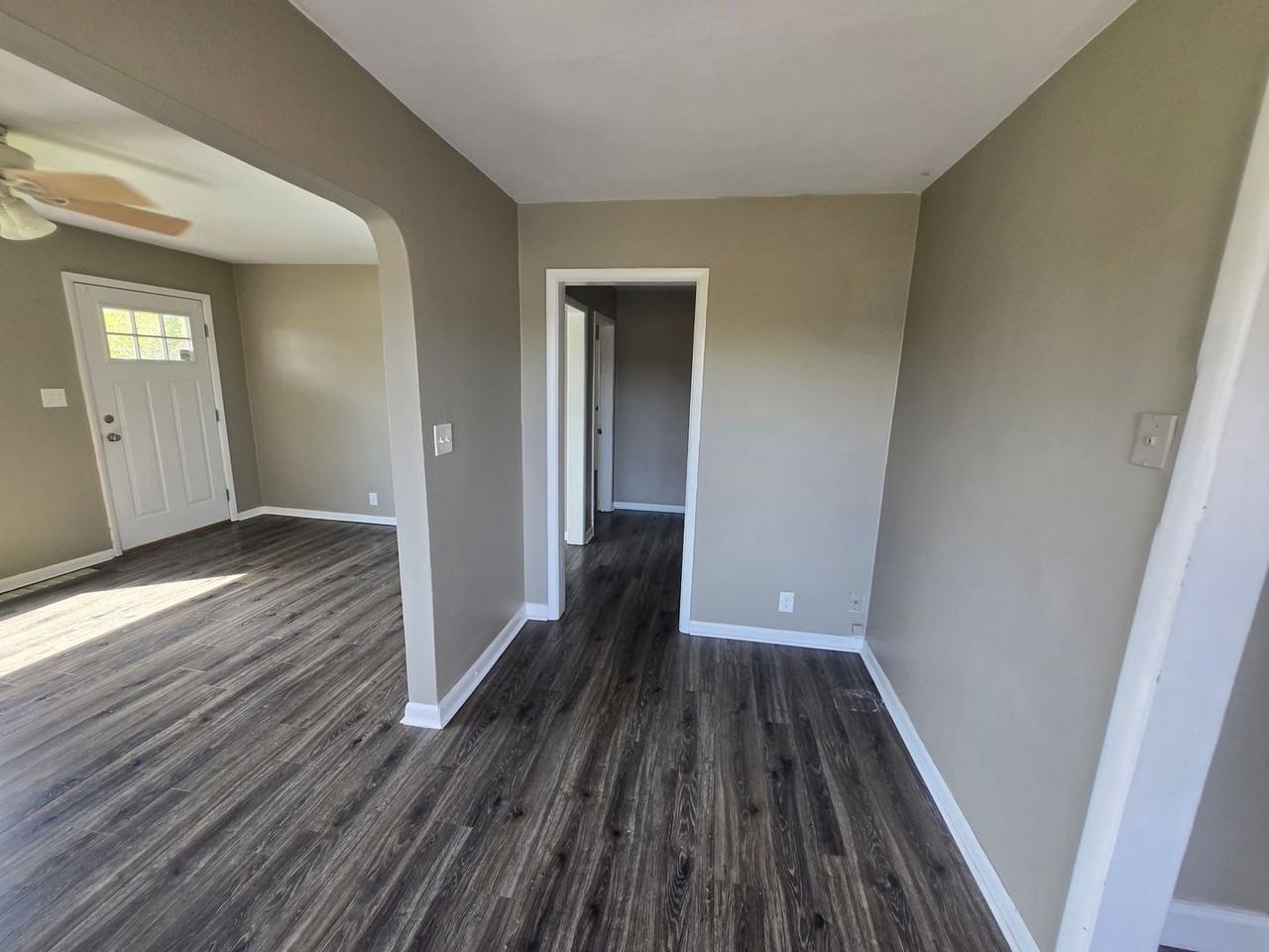 2406 N Ella Rd - Photo 3 of 21