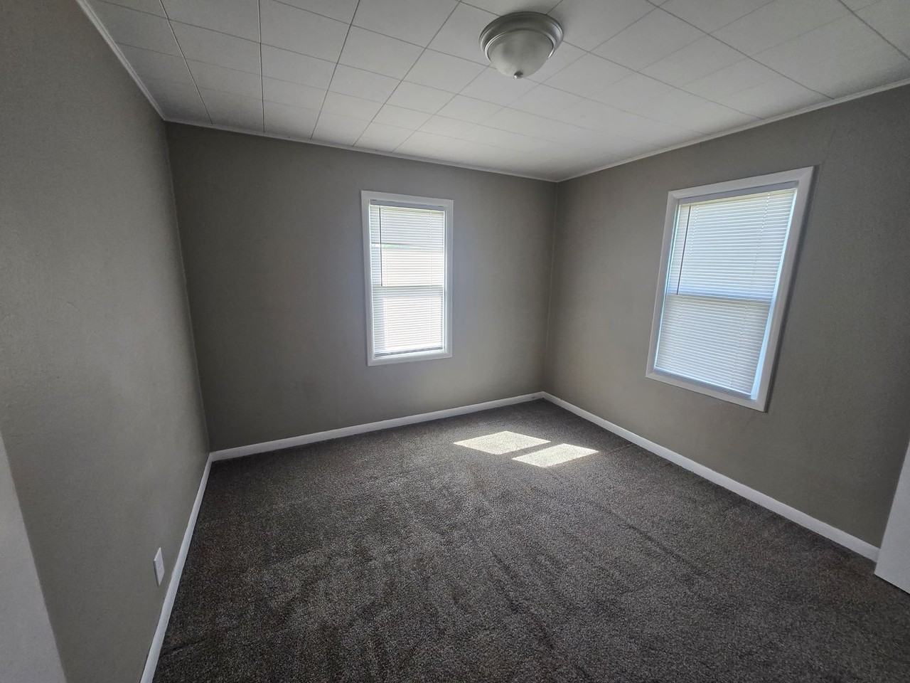 2406 N Ella Rd - Photo 4 of 21