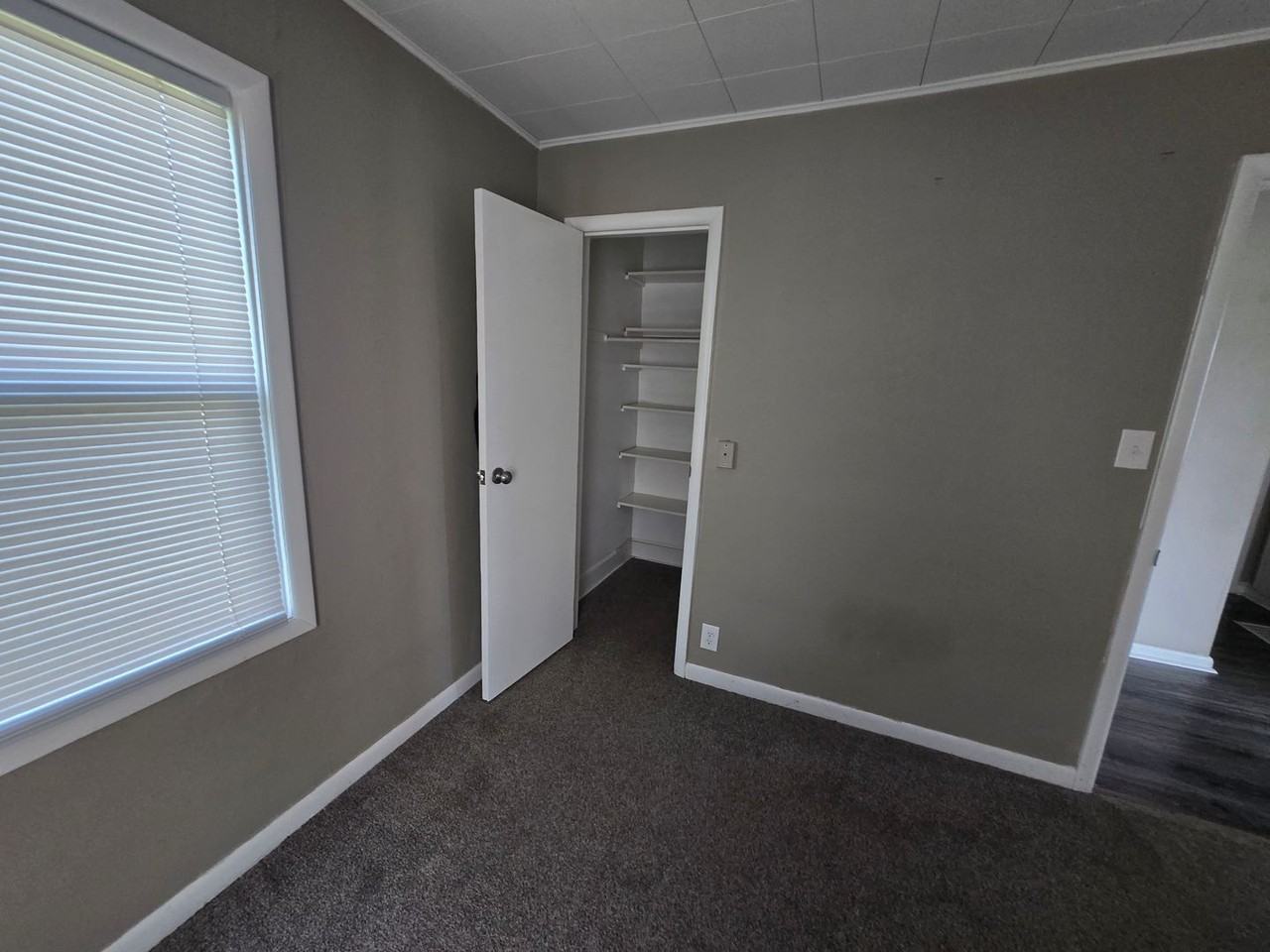 2406 N Ella Rd - Photo 5 of 21