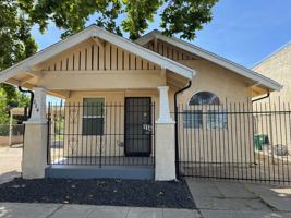 featured image of 114 E 4th St