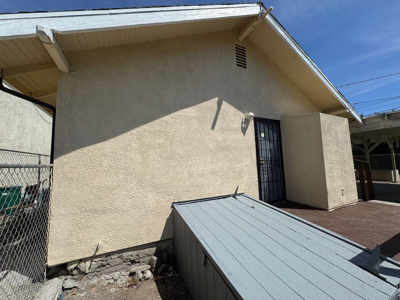 114 E 4th St - Photo 5 of 25