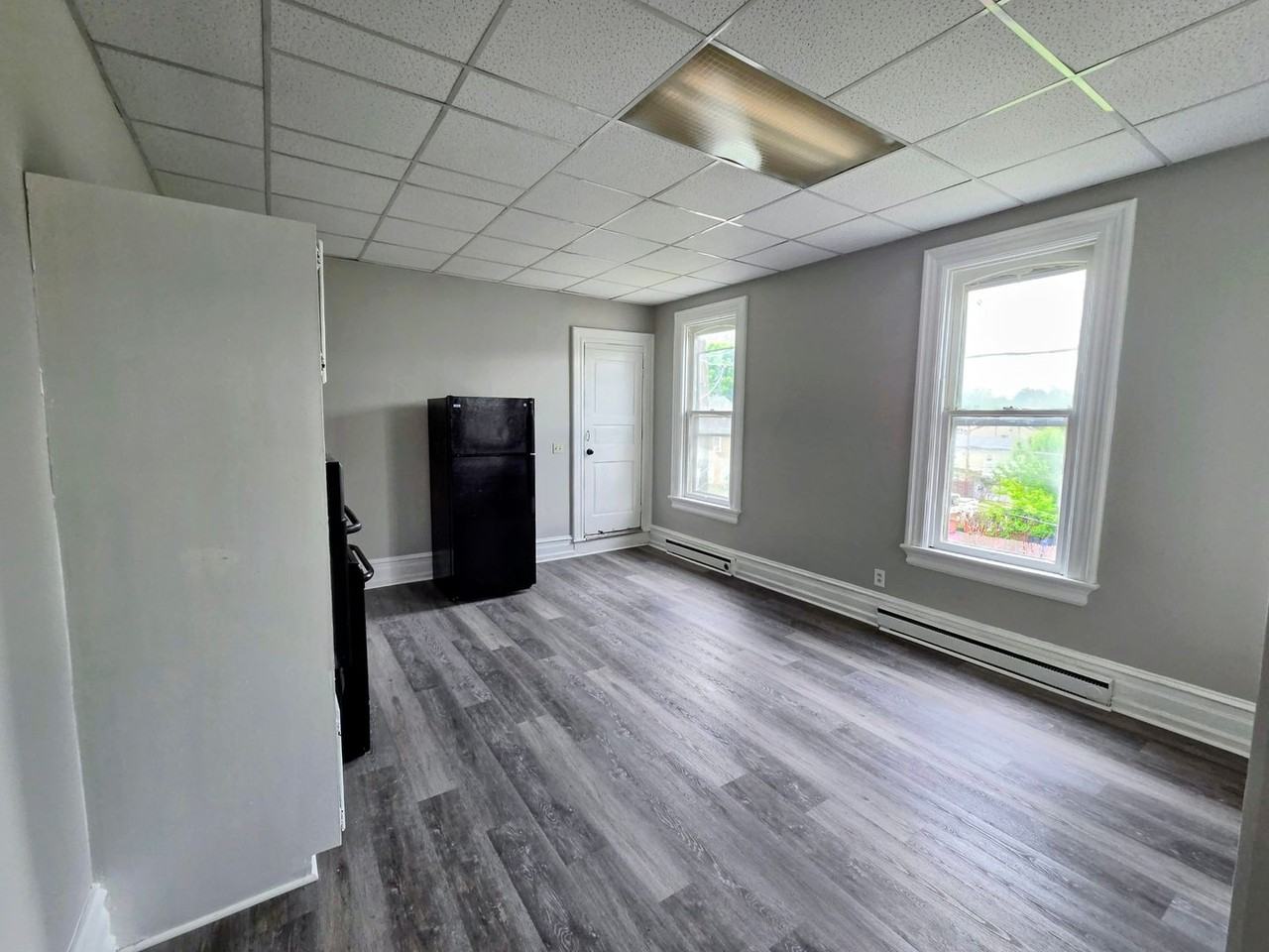 146 Front St - Photo 2 of 11