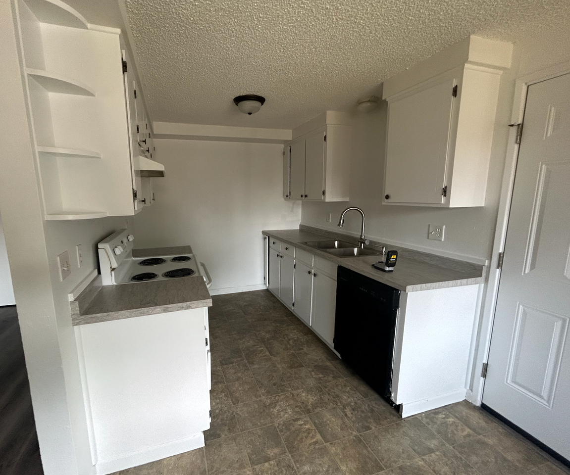 568 Cinderella Loop - Photo 2 of 7