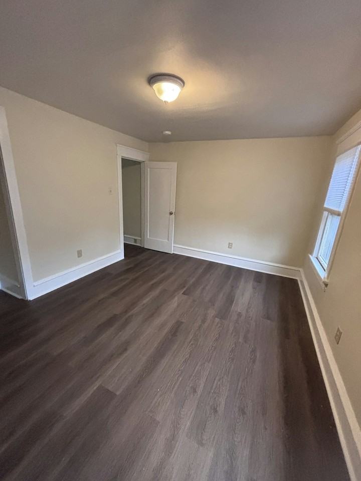 365 North Maple Avenue - Photo 5 of 17