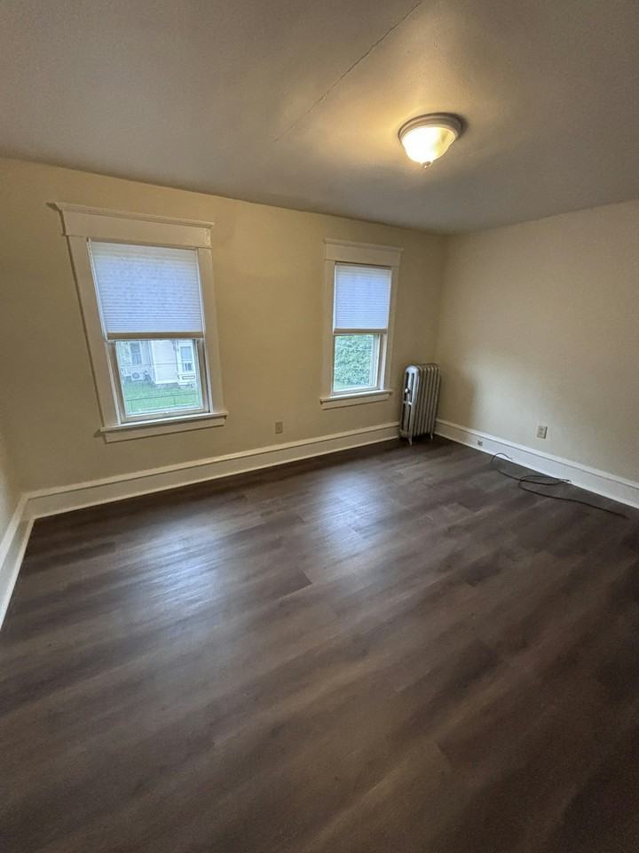 365 North Maple Avenue - Photo 7 of 17